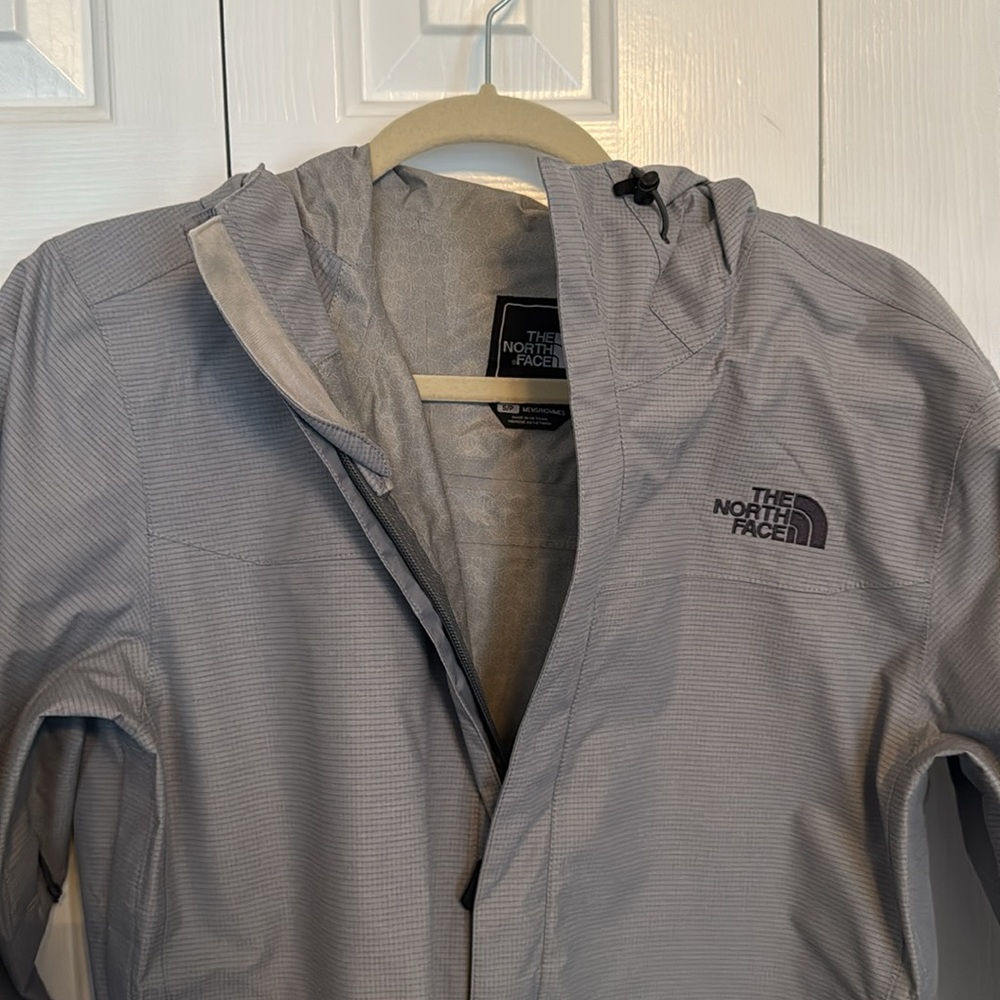 The North Face Hyvent 2.5L Jacket - Like New